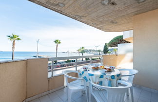 Photo 1 - 2 bedroom Apartment in Cavalaire-sur-Mer with terrace and sea view