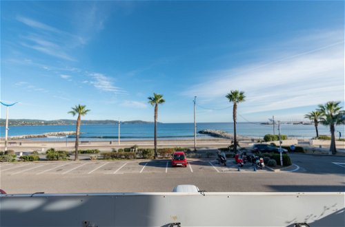 Foto 2 - Apartamento de 2 habitaciones en Cavalaire-sur-Mer con terraza y vistas al mar