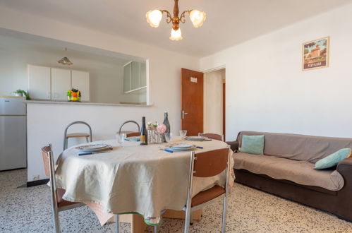 Foto 4 - Appartamento con 2 camere da letto a Canet-en-Roussillon con vista mare
