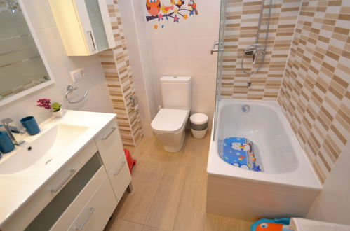 Foto 9 - Apartamento de 3 quartos em Salou com piscina e vistas do mar