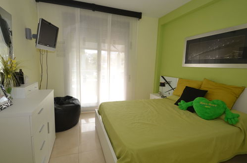 Foto 5 - Appartamento con 3 camere da letto a Salou con piscina e vista mare