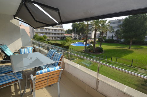 Photo 2 - 3 bedroom Apartment in Salou with swimming pool and sea view