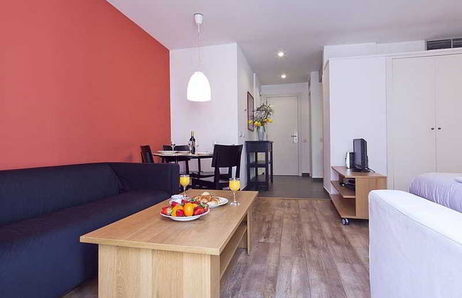 Inside Barcelona Apartments Sants - Photo 2
