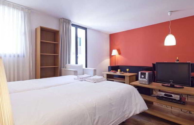 Inside Barcelona Apartments Sants - Photo 36