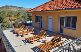 Photo 2 - Maison de 5 chambres à Prgomet avec piscine privée et vues à la mer