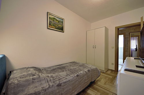 Foto 14 - Casa con 5 camere da letto a Prgomet con piscina privata e giardino