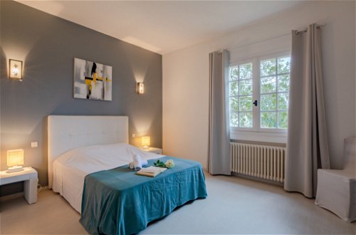 Foto 14 - Appartamento con 2 camere da letto a Fréjus con vista mare