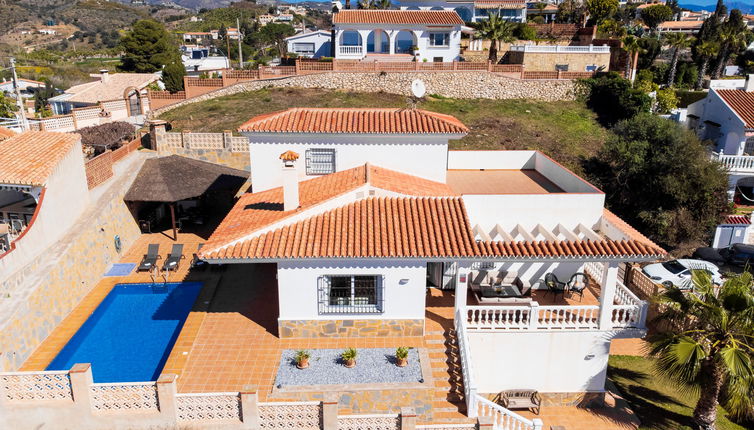 Photo 1 - 4 bedroom House in Vélez-Málaga with private pool and sea view