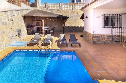 Foto 19 - Casa de 4 habitaciones en Vélez-Málaga con piscina privada y vistas al mar