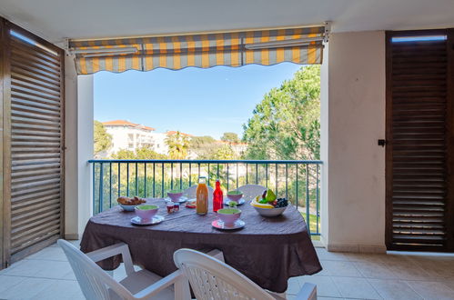 Photo 2 - 1 bedroom Apartment in Fréjus with swimming pool and sea view