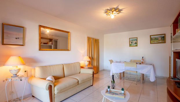 2 bedroom Apartment in Fréjus with swimming pool and garden - Photo 3