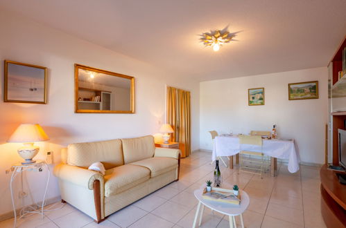Foto 3 - Appartamento con 1 camera da letto a Fréjus con piscina e vista mare