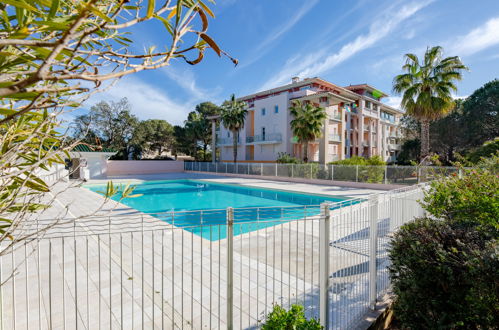 Foto 16 - Apartment mit 1 Schlafzimmer in Fréjus mit schwimmbad und blick aufs meer