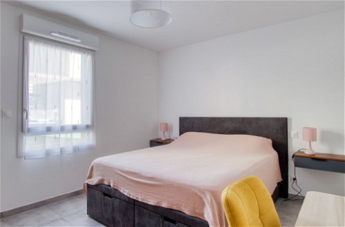 Foto 11 - Appartamento con 2 camere da letto a Saint-Cyr-sur-Mer con terrazza e vista mare