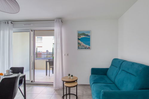 Foto 6 - Appartamento con 2 camere da letto a Saint-Cyr-sur-Mer con terrazza e vista mare