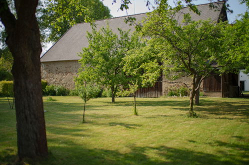 Foto 33 - Casa de 5 habitaciones en Kojetice con jardín y terraza