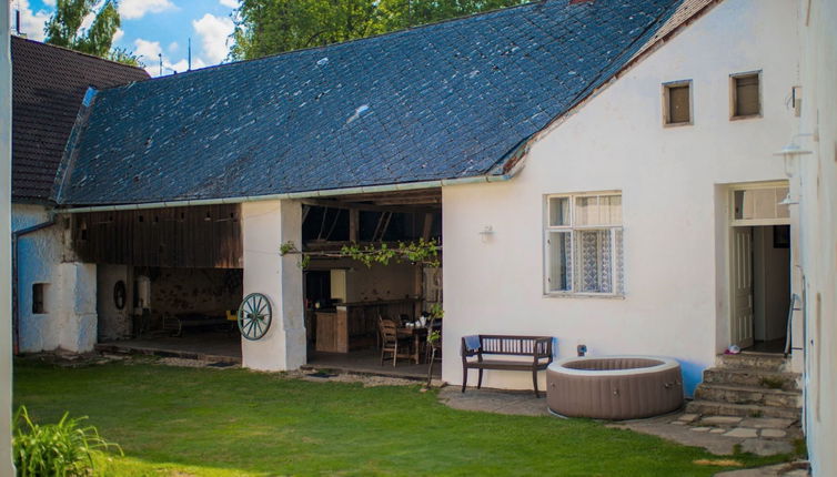 Photo 1 - Maison de 5 chambres à Kojetice avec jardin et terrasse