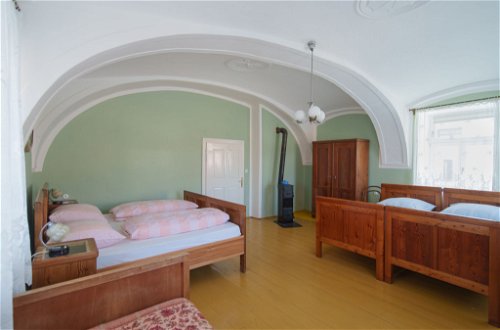 Foto 23 - Haus mit 5 Schlafzimmern in Kojetice mit garten und terrasse