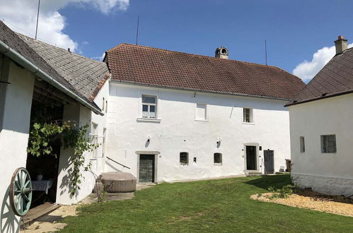 Photo 25 - Maison de 5 chambres à Kojetice avec jardin et terrasse