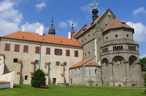 Foto 45 - Casa de 5 quartos em Kojetice com jardim e terraço