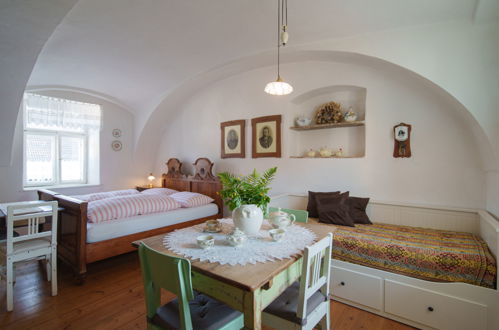 Foto 13 - Haus mit 5 Schlafzimmern in Kojetice mit garten und terrasse