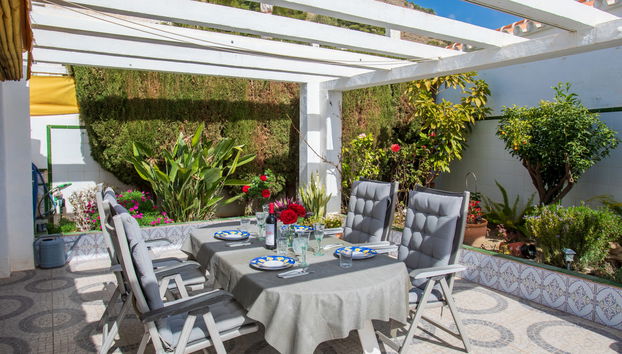 Casa de 2 habitaciones en Nerja con piscina privada y jardín - Foto 2