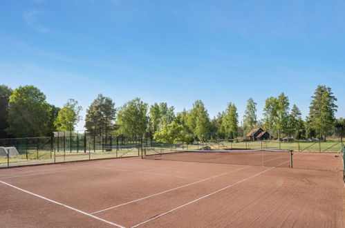 Photo 28 - Maison de 4 chambres à Strängnäs avec piscine privée et jardin