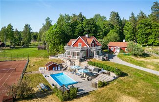 Photo 1 - Maison de 4 chambres à Strängnäs avec piscine privée et jardin