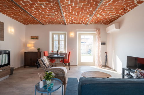 Foto 10 - Apartment mit 1 Schlafzimmer in Costigliole d'Asti mit schwimmbad und garten