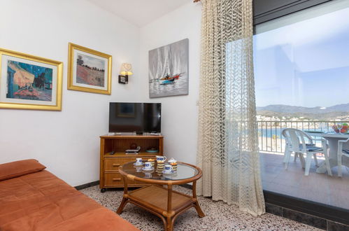 Photo 3 - 2 bedroom Apartment in Llançà with terrace and sea view