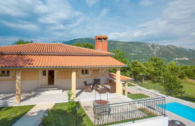 Casa de 4 quartos em Kršan com piscina privada e jardim - Foto 1