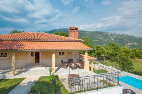 Foto 1 - Casa con 3 camere da letto a Kršan con piscina privata e vista mare