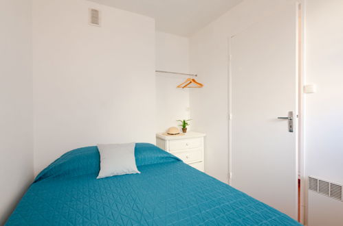 Foto 12 - Apartment mit 2 Schlafzimmern in Sainte-Maxime mit blick aufs meer