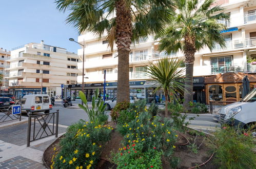 Foto 16 - Apartamento de 2 habitaciones en Sainte-Maxime con vistas al mar