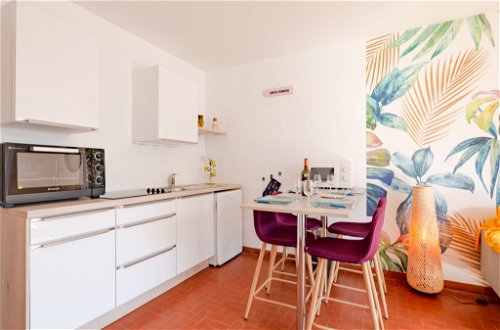 Foto 10 - Appartamento con 2 camere da letto a Sainte-Maxime con vista mare