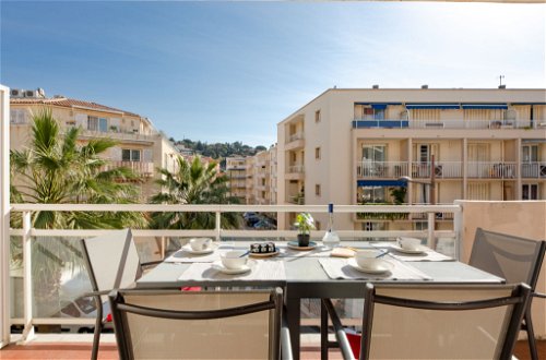 Foto 14 - Apartment mit 2 Schlafzimmern in Sainte-Maxime mit blick aufs meer