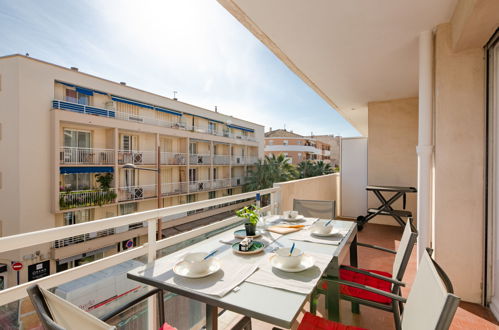 Foto 15 - Appartamento con 2 camere da letto a Sainte-Maxime con vista mare