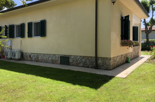 Foto 20 - Casa con 3 camere da letto a Forte dei Marmi con giardino