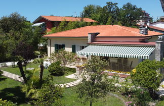 Photo 2 - Maison de 3 chambres à Forte dei Marmi avec jardin et vues à la mer