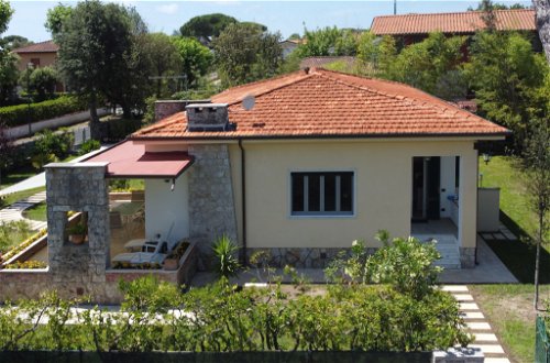 Foto 3 - Casa de 3 habitaciones en Forte dei Marmi con jardín y vistas al mar