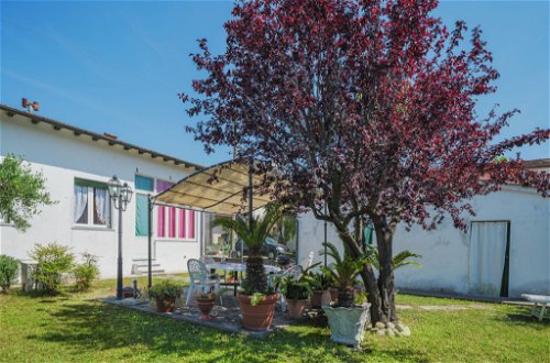 Foto 9 - Casa de 3 habitaciones en Viareggio con jardín y vistas al mar
