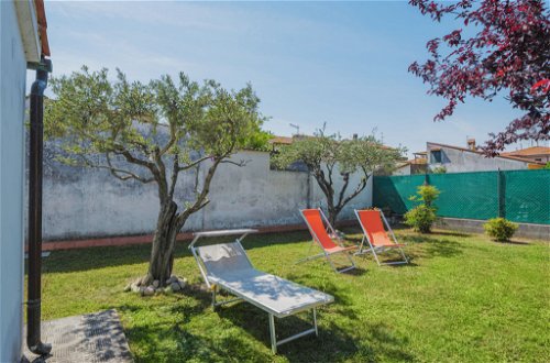 Foto 6 - Casa con 3 camere da letto a Viareggio con giardino e vista mare