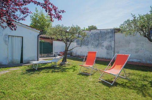 Foto 13 - Casa con 3 camere da letto a Viareggio con giardino e vista mare