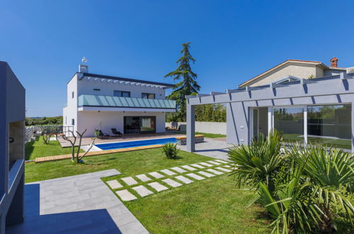 Photo 2 - Maison de 4 chambres à Pula avec piscine privée et jardin