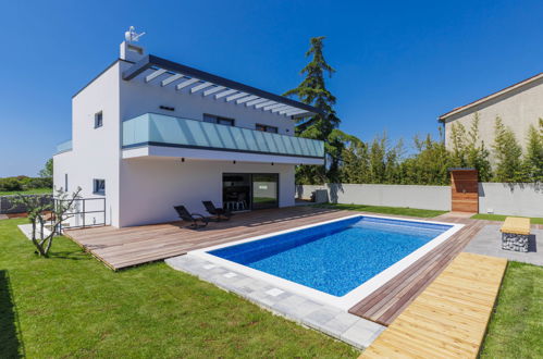 Photo 18 - Maison de 4 chambres à Pula avec piscine privée et vues à la mer