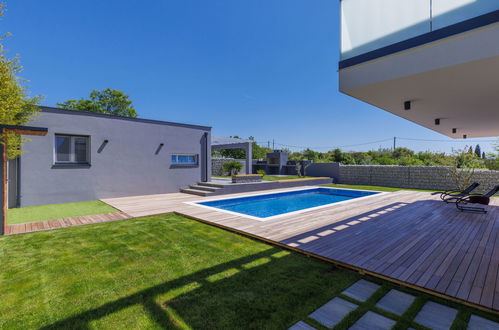 Foto 19 - Casa de 4 quartos em Pula com piscina privada e jardim