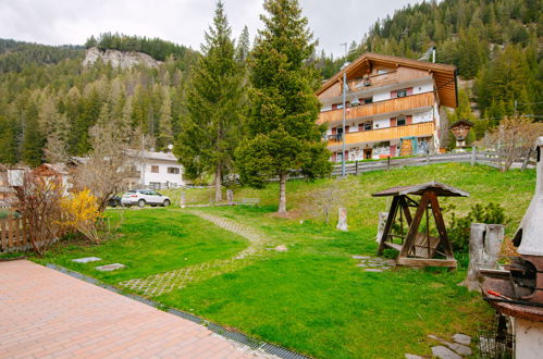 Foto 4 - Apartamento de 2 habitaciones en Canazei con jardín y vistas a la montaña