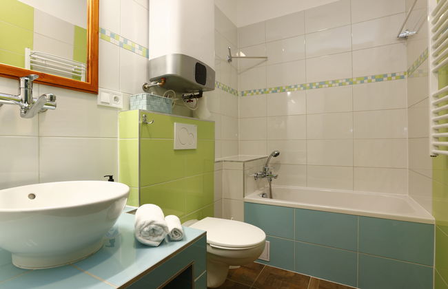 Apartamento de 2 quartos em Desná com jardim e banheira de hidromassagem - Foto 5