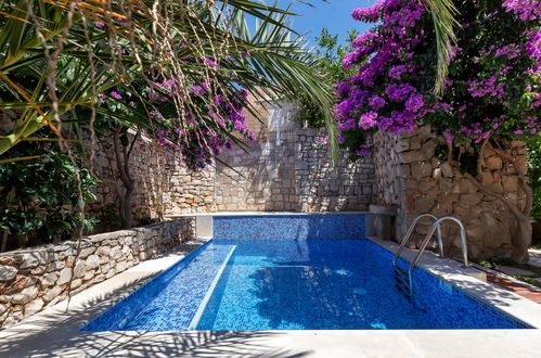 Foto 47 - Casa de 2 quartos em Sutivan com piscina privada e vistas do mar