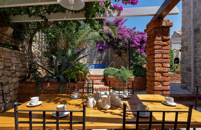 Casa de 3 quartos em Sutivan com piscina privada e jardim - Foto 4